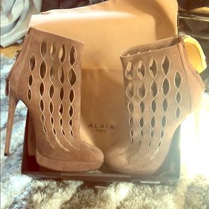 Brand new never worn alaia bootie